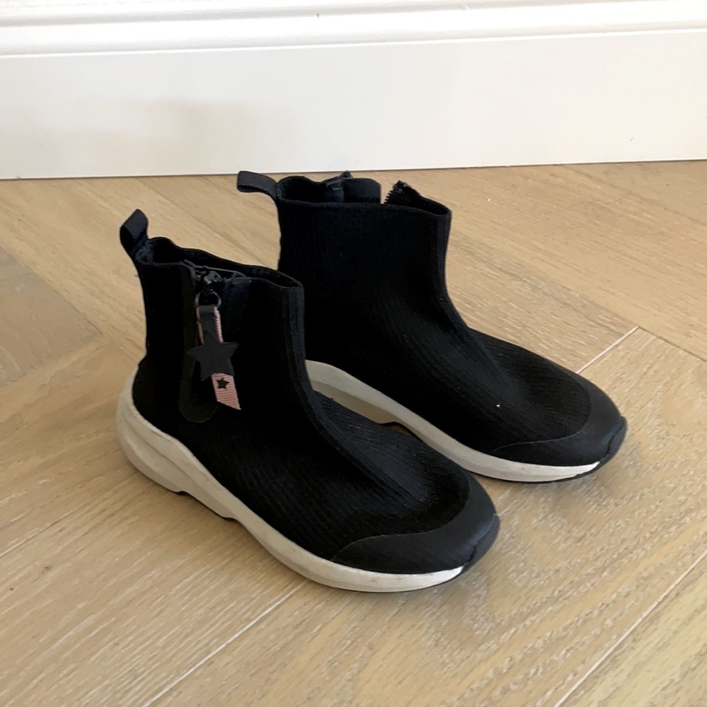 Zara socks sneakers EUR 31